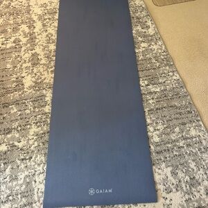NEW Gaiam Yoga Mat 68" 5mm